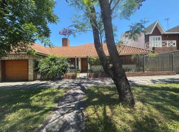 Casa · 230m² · 5 Ambientes · 2 Cocheras · Casa 5 Ambientes en Planta Baja