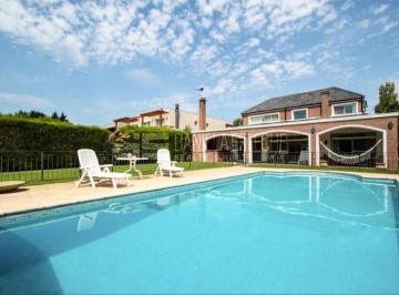 Casa · 348m² · 7 Ambientes · 2 Cocheras · D. Esteche Realty