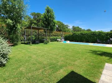 Casa · 213m² · 6 Ambientes · 2 Cocheras · San Sebastian Barrio Privado - Funes
