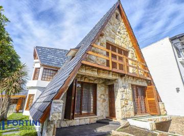 Casa · 370m² · 8 Ambientes · 2 Cocheras · Venta Casa Chalet Ciudad Jardin Acepta Permuta