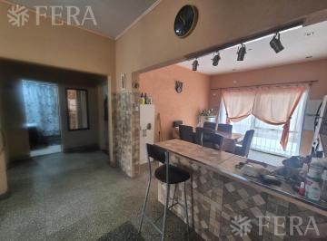 Casa · 135m² · 4 Ambientes · 1 Cochera · Venta Casa Para Dos Familias con Cochera en Temperley