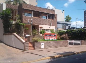 Casa · 235m² · 5 Ambientes · 2 Cocheras · Excelente Casa 5 Amb - 235 m² Cub. S/lote 506 m² - Solo Uso Comercial/profesional - S. Justo (Ctro)
