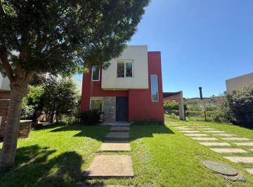 Casa · 145m² · 5 Ambientes · Casa en Venta en El Barrio El Hornero, Pilar