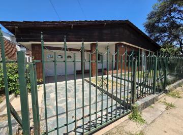 Casa · 130m² · 5 Ambientes · 2 Cocheras · Casa 3 Dorm. con Pileta en Parque Field