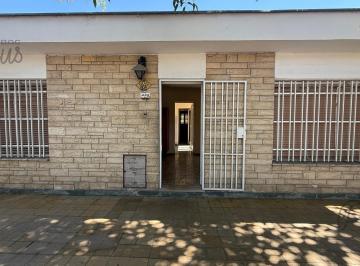 Frente · Venta | Casa a Reciclar | a 20 m de Beltrán