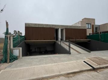 Casa · 139m² · 4 Ambientes · 2 Cocheras · Duplex en Venta en Distrito Sur
