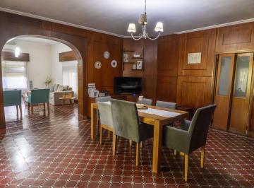 Casa · 154m² · 5 Ambientes · 2 Cocheras · Lote 1000 m² Casa 5 Amb y Pileta. Belén de Escobar Centro.