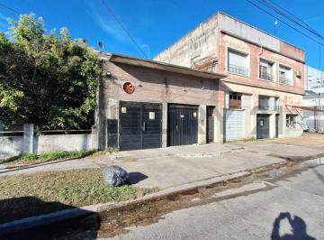 Bodega-Galpón · 120m² · 2 Ambientes · Venta de Galpón + Departamento 2 Ambientes, Lanús Oeste.