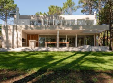 Casa · 268m² · 4 Ambientes · 1 Cochera · Casa en Venta Pinamar Golf