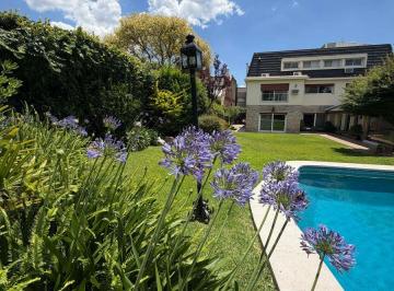 Casa de 8 ambientes, San Isidro · Imponente Casa en La Mejor Zona de Martinez en Venta