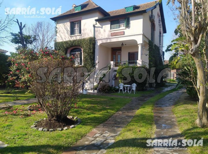 Casa · 800m² · 12 Ambientes · 4 Cocheras
