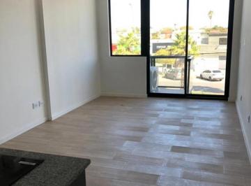 Departamento · 37m² · 1 Ambiente · Alquiler Oficina Moderna Al Frente con Balcón