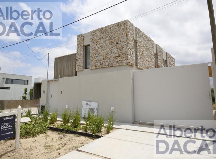 Casa · 350m² · 5 Ambientes
