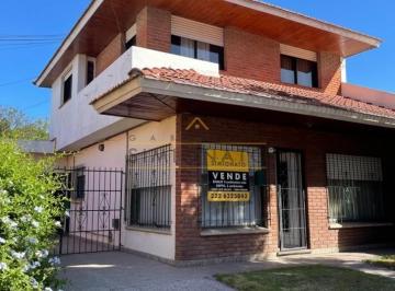 Casa · 148m² · 3 Ambientes · 2 Cocheras · Chalet 4 Amb. en Dos Plantas + Depto. 3 Amb. - Mar del Plata - Barrio Cerrito - San Salvador - Gran