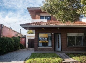 Casa · 148m² · 3 Ambientes · 2 Cocheras · Chalet 4 Amb. en Dos Plantas + Depto. 3 Amb. - Mar del Plata - Barrio Cerrito - San Salvador - Gran Pa