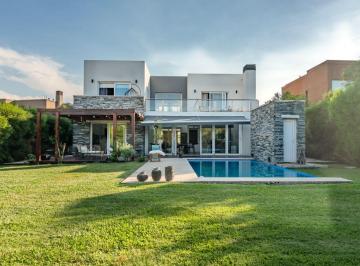 Casa de 5 ambientes, Quilmes · Venta de Exclusiva Casa 5 Ambientes Barrio Privado Nuevo Quilmes