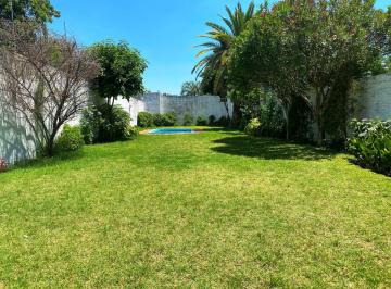 Casa de 6 ambientes, La Matanza · Casa en Ramos Mejia con Soberbio Jardin Com Pileta Ideal 2 Familias a 2 Cuadras de Av Rivadavia