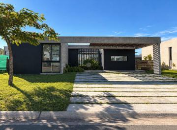Casa · 116m² · 4 Ambientes · Casa en Venta en Santa Emilia, Pilar del Este, Pilar