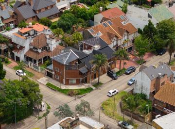 PH · 95m² · 4 Ambientes · 2 Cocheras · Venta de Tríplex 4 Ambientes con Cochera Doble y Playroom en Haedo Norte.