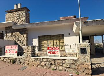 Casa de 1 ambiente, La Falda · Casa con 2 Dorm. y 208 m² en Venta en Centro