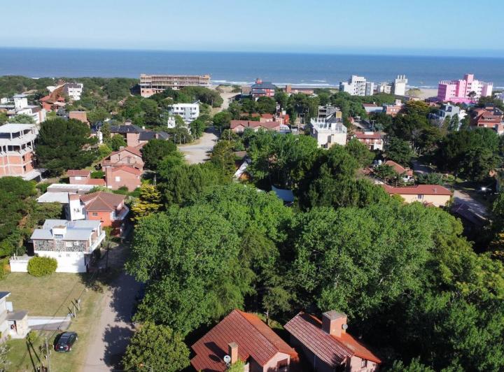 Terreno · 120m² · 4 Ambientes · 1 Cochera