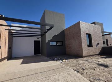 Casa · 72m² · 3 Ambientes · 1 Cochera · Duplex de Una Planta de 2 Dorm. en Docta!