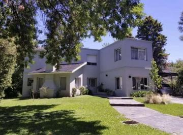 Casa · 280m² · 4 Ambientes · 2 Cocheras · Excelente Casa en Venta en Pilar del Lago