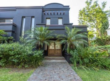 Casa · 312m² · 5 Ambientes · 2 Cocheras · Excelente Casa en Venta en La Alameda