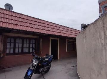 PH de 3 ambientes, Mar del Plata · PH con 2 Dorm., 56 m² en Venta en El Progreso. Cochera. Parrilla.
