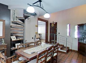 Casa · 134m² · 4 Ambientes · 3 Cocheras · Bella Vista. Casa 4 Amb. Lote 400 m².