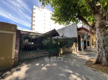 Casa · 209m² · 4 Ambientes · 1 Cochera · Casa C/dep en Juan A. Garcia Al 1400 - Impecable Garage Jardin Patio Quincho Gran Living