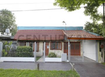 Casa · 106m² · 4 Ambientes · 2 Cocheras · Casa en Venta de Dos Dorm. en La Plata