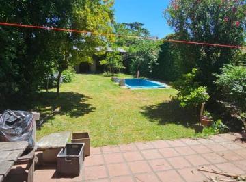 Casa · 190m² · 5 Ambientes · 3 Cocheras · Hermoso Chalet con Pileta y Quincho