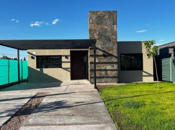 Casa · 125m² · 5 Ambientes · 2 Cocheras · Casa a Estrenar en Lar de Terrada