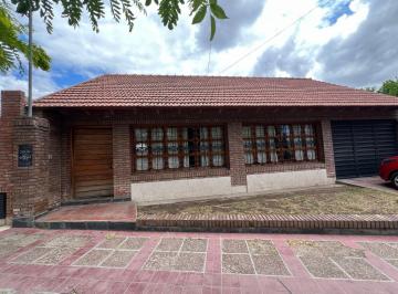 Casa · 210m² · 6 Ambientes · 2 Cocheras · Casa - Godoy Cruz