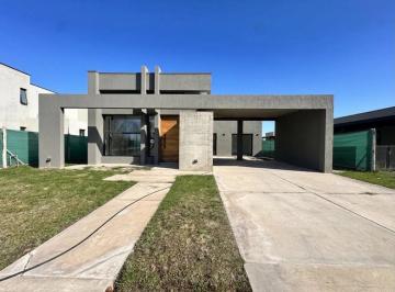 Casa · 501m² · 6 Ambientes · 2 Cocheras · Casa a Estrenar Lar de Vieytes III - Carrodilla
