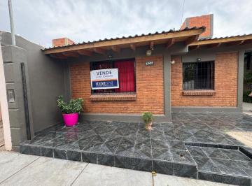 Casa · 130m² · 2 Dormitorios · 1 Cochera · Casa en Fray Luis Beltran