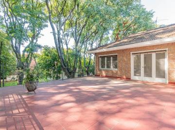 Casa · 213m² · 5 Ambientes · 1 Cochera · Casa en Venta en Olivos con Terraza Propia