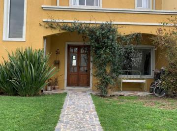 Casa · 204m² · 4 Ambientes · 2 Cocheras · Permanente Bo. Cerr. Los Olivares | 3 Dorm - Pileta - Galeria