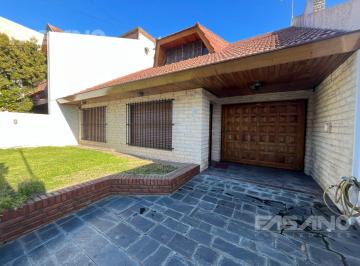 Casa · 231m² · 4 Ambientes · 2 Cocheras · Casa en Venta - Malaver