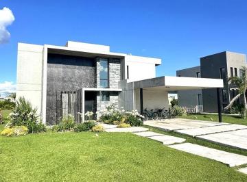 Casa · 290m² · 5 Ambientes · 2 Cocheras · Casa en Venta en Terralagos con Vista a La Laguna