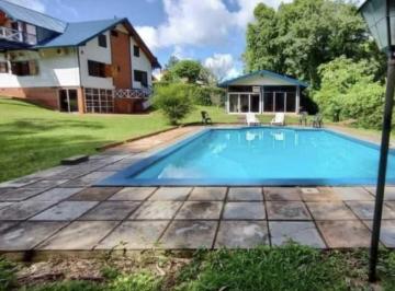 Casa · 237m² · 5 Ambientes · 3 Cocheras · Venta Casa 2 Plantas 3 Dorm. y 2 Baños con Quincho Cubierto Parque y Piscina