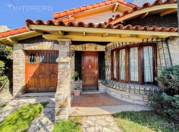 Terreno · 193m² · 4 Ambientes · 2 Cocheras · Casa 4 Amb en Villa Sarmiento C/ Jardín y Cochera