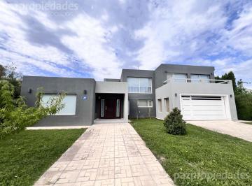 Casa · 800m² · 6 Ambientes · 4 Cocheras · Venta Casa Comahue Golf Club