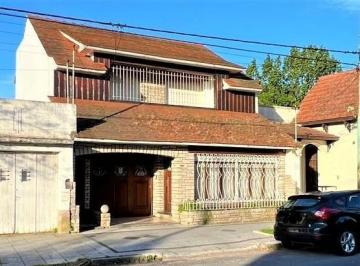 Casa · 240m² · 5 Ambientes · 1 Cochera · Venta Casa de 5 Ambientes en La Perla Apta Crédito