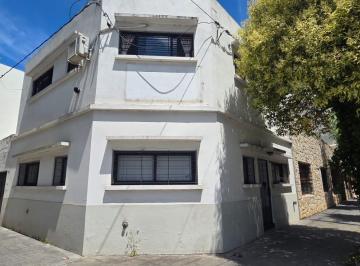 Casa · 130m² · 4 Ambientes · 1 Cochera · Casa en Venta con Cochera