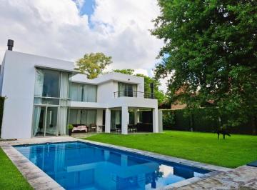 Casa · 263m² · 4 Dormitorios · 5 Cocheras · Casa en San Isidro