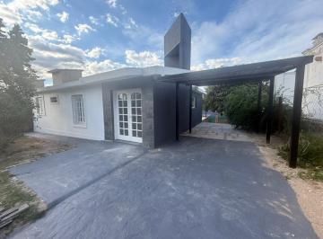 Casa · 87m² · 4 Ambientes · 1 Cochera · Oportunidad en La Falda Casa en Barrio Jardin