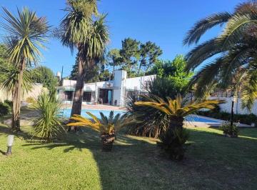 Casa · 264m² · 3 Dormitorios · 1 Cochera · Calle 655 E/ 7 y 8 - Villa Garibaldi