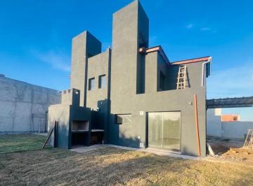 Casa · 117m² · 5 Ambientes · Casa en Alquiler en Docta Av